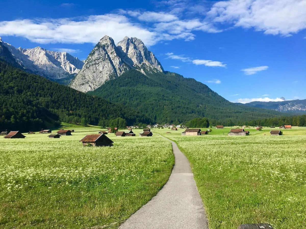 Alpine Escape Holiday Home With Mountain View Garmisch-Partenkirchen