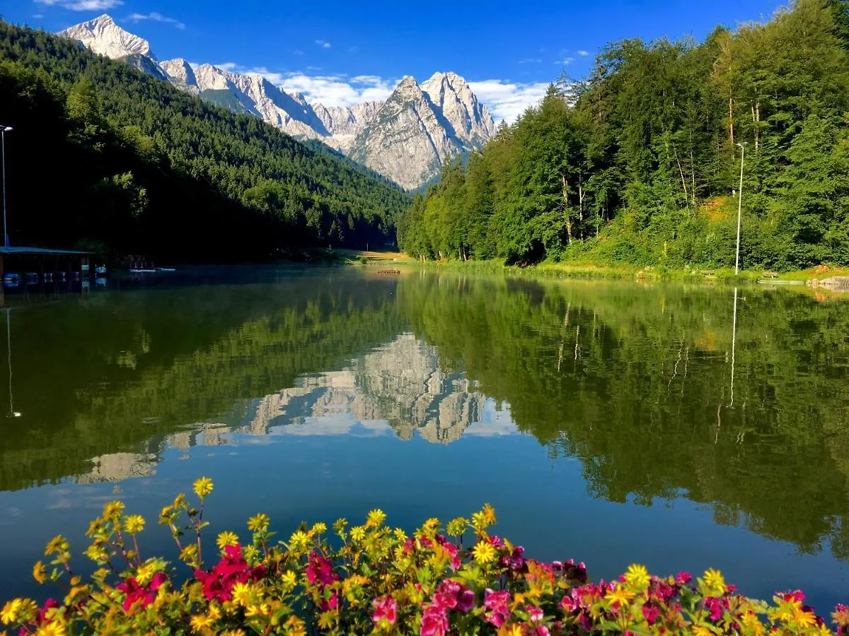 Alpine Escape Holiday Home With Mountain View Garmisch-Partenkirchen