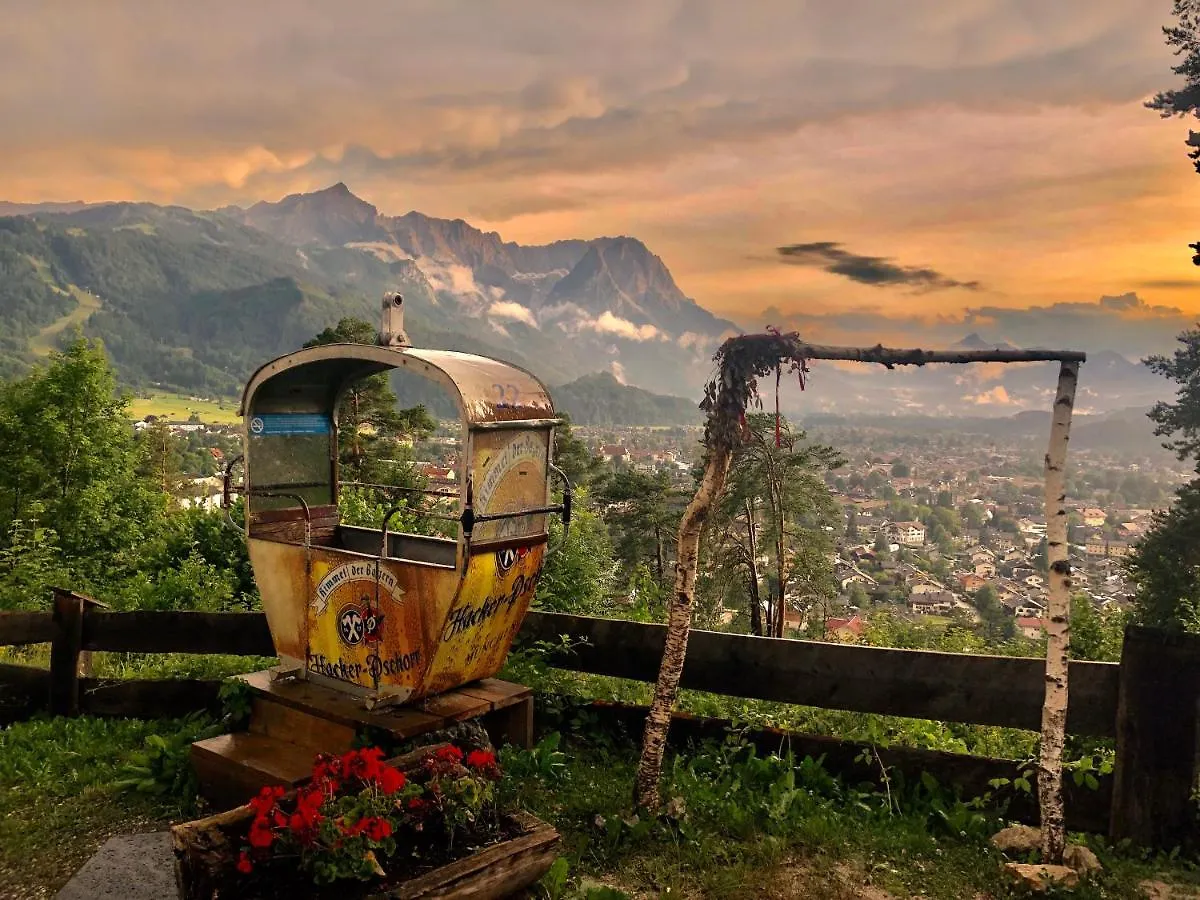 Alpine Escape Holiday Home With Mountain View location